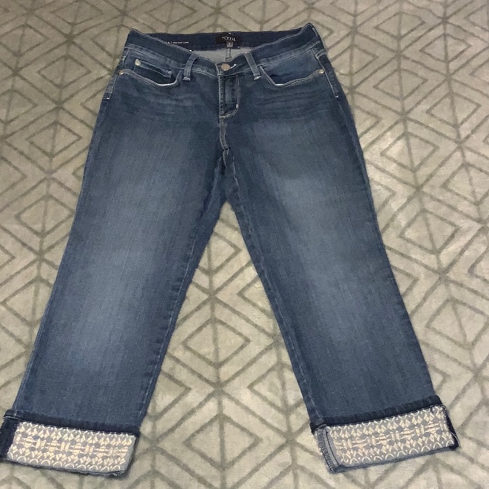 NYDJ DAYLA Wide Cuff Capris with Lift X Tuck Technology size 4